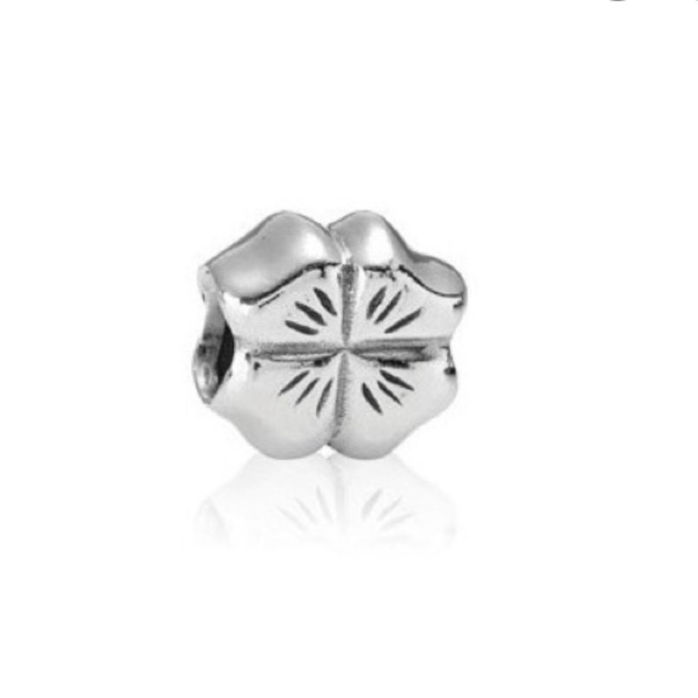 Pandora four leaf clover 🍀 silver charm